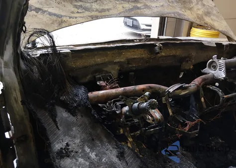 2005 Mazda Tribute S z USA, uszkodzony, nr VIN 4F2CZ94115KM49323